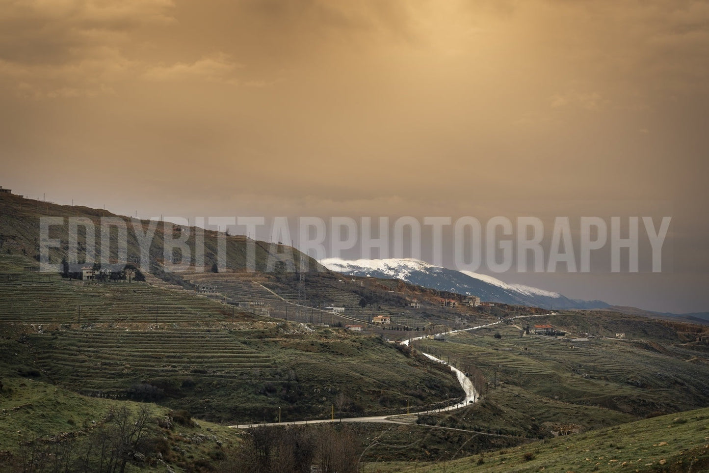 Precioso paisaje de carretera