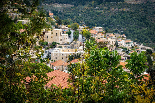 Der El Qamar's natural scenery and residences