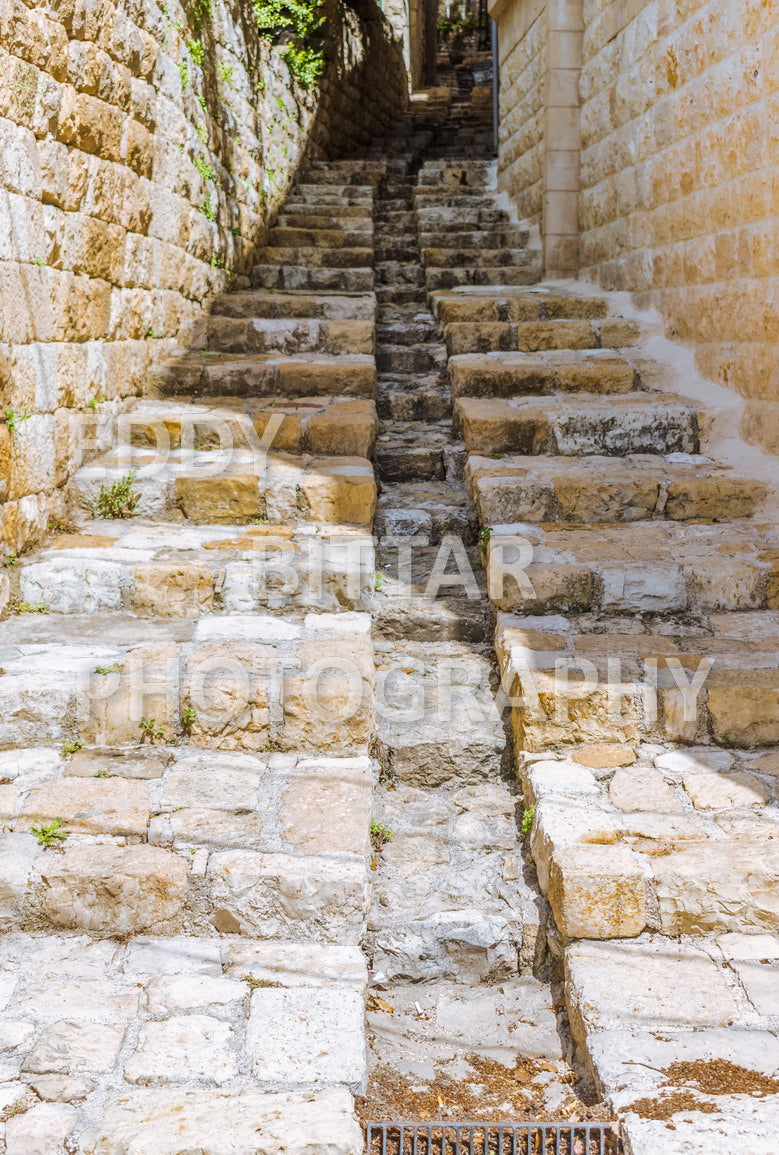 Walking the ancient Deir El Qamar Road