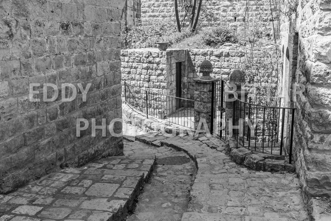 Walking the ancient Deir El Qamar Road