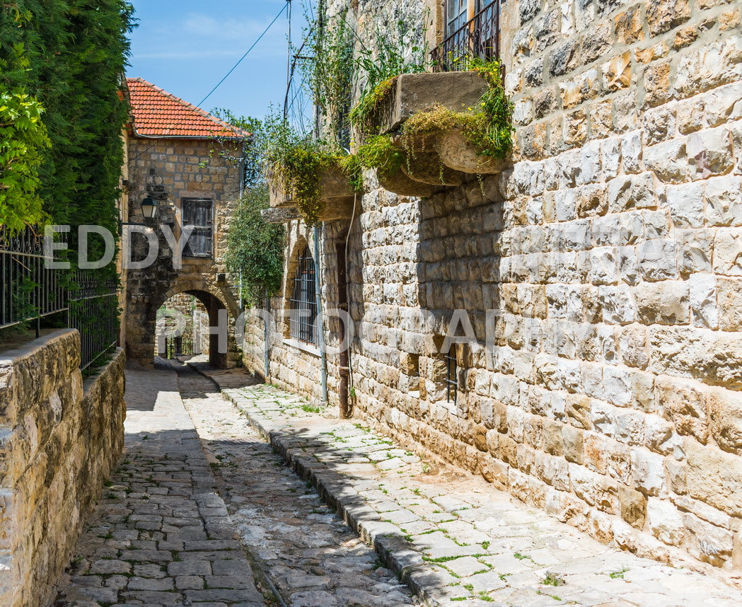 Walking the ancient Deir El Qamar Road