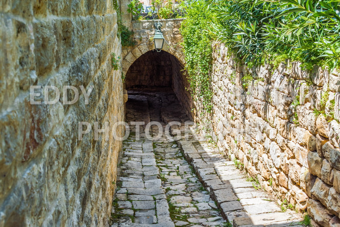 Walking the ancient Deir El Qamar Road