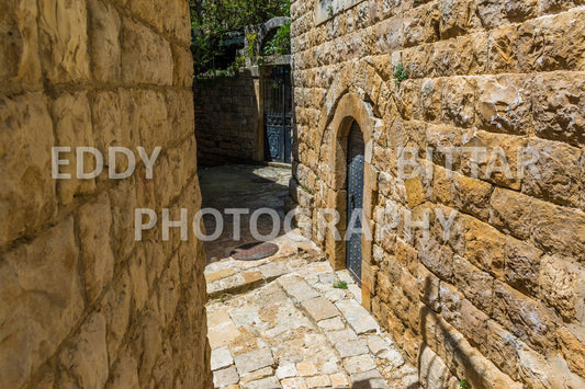 Walking the ancient Deir El Qamar Road