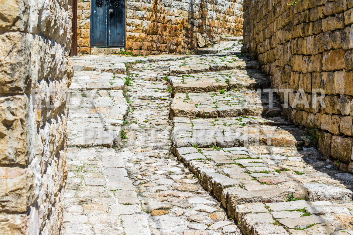 Walking the ancient Deir El Qamar Road